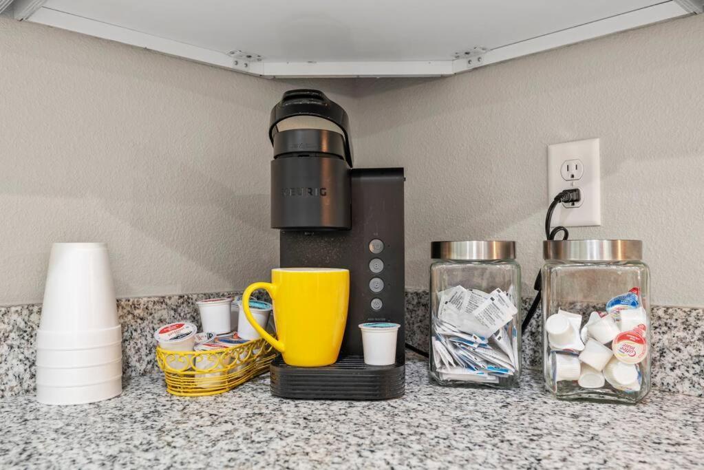 Pet-Friendly, Heated Pool, Close To Everything 3 Bedroom Home دونيلون المظهر الخارجي الصورة