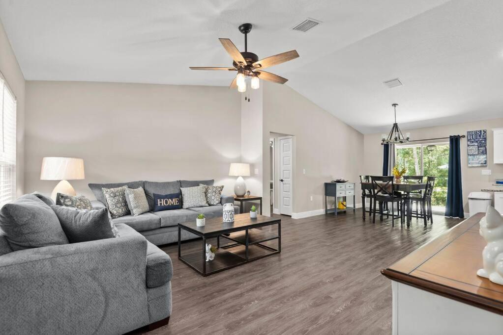 Pet-Friendly, Heated Pool, Close To Everything 3 Bedroom Home دونيلون المظهر الخارجي الصورة