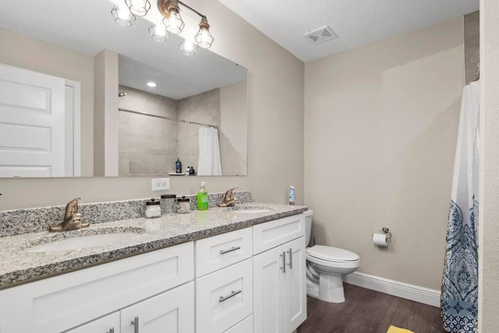 Pet-Friendly, Heated Pool, Close To Everything 3 Bedroom Home دونيلون المظهر الخارجي الصورة